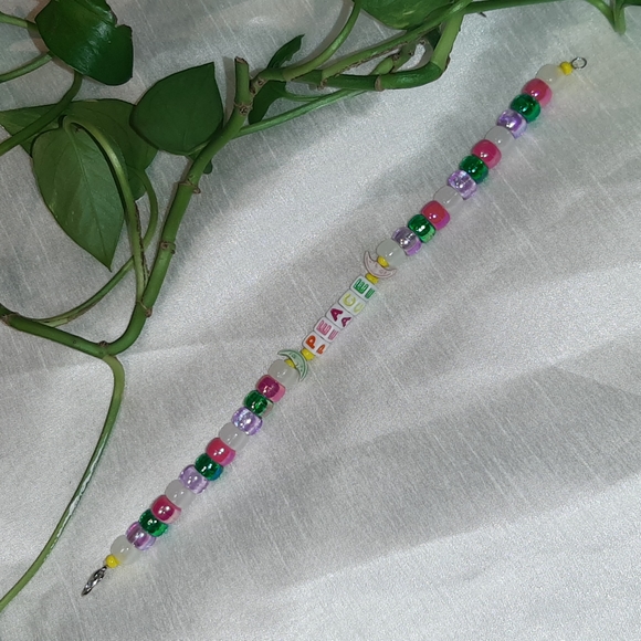"PEACE" Bead Bracelet - Picture 2 of 4